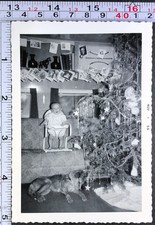 1955 Pequena Cadeira de Bebê no Sofá Decorada Árvore de Natal BW Foto Cartões Instantâneos comprar usado 1955 Pequena Cadeira de Bebê no Sofá Decorada Árvore de Natal BW Foto Cartões Instantâneos comprar usado  Enviando para Brazil