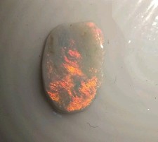 Fantastico opale grezzo usato Fantastico opale grezzo usato  Pineto