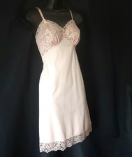 Linda VANITY FAIR Vintage Anos 1950 Rendada Rosa Pastel Nylon Chinelo Completo - Tamanho 32 P comprar usado  Enviando para Brazil