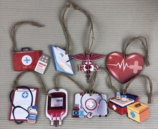 Lote Antigo 8 Enfeites de Natal de Madeira Enfermeira Coração de Madeira Sangue RN Bandaid Pulse comprar usado  Enviando para Brazil