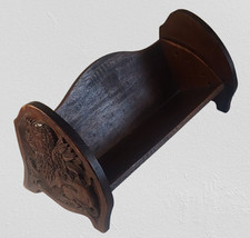 Cocho de livros de madeira esculpido inglês antigo do século XIX com esculturas decorativas finais comprar usado Cocho de livros de madeira esculpido inglês antigo do século XIX com esculturas decorativas finais comprar usado  Enviando para Brazil