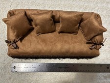 Sofá miniatura marrom de pelúcia com almofadas comprar usado  Enviando para Brazil
