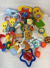 Lote misto vintage de brinquedos para bebês chocalho dentição desenvolvimento segurança 1º Gerber Disney comprar usado  Enviando para Brazil
