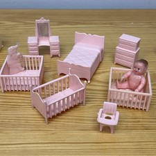 Antiga mobília de boneca Marx rosa quarto/berçário de bebê cama cômoda vaidade cercadinho comprar usado  Enviando para Brazil