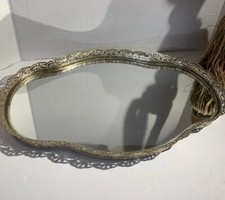 Usado, Espelho de parede/vaidade oval vintage Hollywood Regency/country francês filagrana dourada ~17” comprar usado  Enviando para Brazil