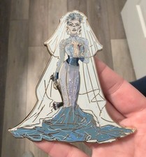 Broche fantasia noiva viúva negra, usado comprar usado Broche fantasia noiva viúva negra, usado comprar usado  Enviando para Brazil