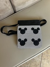 Usado, Bolsa tiracolo Mickey Mouse parques da Disney listrada preta branca férias comprar usado Usado, Bolsa tiracolo Mickey Mouse parques da Disney listrada preta branca férias comprar usado  Enviando para Brazil