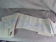 Frise imprimee broderie. d'occasion  Pézilla-la-Rivière