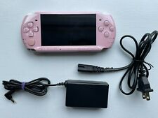 PSP 3000 Blossom Pink - Bom Estado + Cartão Oficial Sony de 1GB, usado comprar usado PSP 3000 Blossom Pink - Bom Estado + Cartão Oficial Sony de 1GB, usado comprar usado  Enviando para Brazil