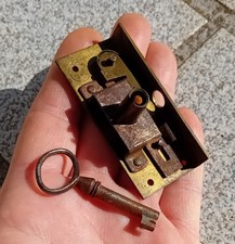 Old lock with d'occasion  Expédié en Belgium