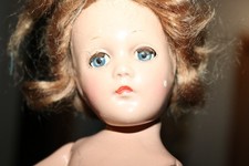 Boneca de composição vintage cabeça e corpo 11" de altura com estojo de madeira antigo comprar usado  Enviando para Brazil
