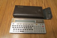 Computador de bolso Sharp PC-1500 com estojo. Estado de funcionamento., usado comprar usado Computador de bolso Sharp PC-1500 com estojo. Estado de funcionamento., usado comprar usado  Enviando para Brazil