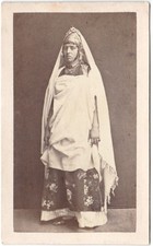 Femme algérienne tenue d'occasion  Paris XV