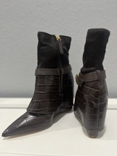 Bota de couro em relevo de crocodilo Schutz Jorian comprar usado Bota de couro em relevo de crocodilo Schutz Jorian comprar usado  Enviando para Brazil