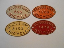 4 placas ou etiquetas de bicicleta 1946, 1947, 1948 e 1949 St Louis, MO comprar usado  Enviando para Brazil