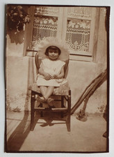 Girl hat sitting d'occasion  Expédié en Belgium