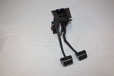 1969 thru 1975 C3 Corvette conjunto manual de embreagem e pedal de freio usado Muncie comprar usado  Enviando para Brazil