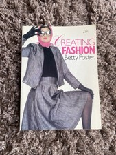 Trending Vintage Fashion Book Creating Fashion Betty Foster Paperback 1983 1st comprar usado Trending Vintage Fashion Book Creating Fashion Betty Foster Paperback 1983 1st comprar usado  Enviando para Brazil