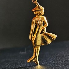 Pendentif dame parisienne d'occasion Pendentif dame parisienne d'occasion  Toulouse-