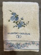 Toalha de banho bordada floral branca/azul Valentino Garavani Maison vintage 47”x 24” comprar usado  Enviando para Brazil