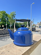 LE CREUSET FOGÃO ESMALTE AZUL TRADICIONAL 2,1 L CHALEIRA BULE COZINHA DISPLAY comprar usado  Enviando para Brazil