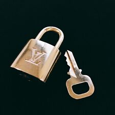 Bloqueio e chave LOUIS VUITTON PadLock para bolsas latão ouro número aleatório (autêntico) comprar usado  Enviando para Brazil