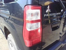 Lanterna traseira esquerda MITSUBISHI Pajero Mini 2008 8330A573 [usada] [PA114734021] comprar usado  Enviando para Brazil