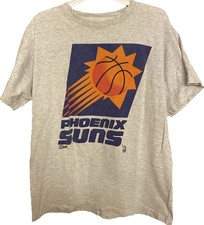 Camiseta Phoenix Suns Vintage Logotipo Anos 90 (Tamanho XL) Salem Sportswear (NBA)  comprar usado Camiseta Phoenix Suns Vintage Logotipo Anos 90 (Tamanho XL) Salem Sportswear (NBA)  comprar usado  Enviando para Brazil