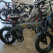 Bicicletta elettrica pieghevol usato  Pescara