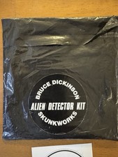 ULTRA RARE IRON MAIDEN/BRUCE DICKINSON “ALIEN DETECTOR KIT” 10 ITEMS 2 CD'S 1996 comprar usado  Enviando para Brazil