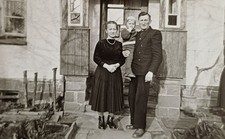 Familie steht 1955 gebraucht kaufen  Schönebeck (Elbe)