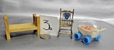 3b. MINIATURA VINTAGE CASA DE BONECAS BERÇO DE MADEIRA CADEIRA DE BALANÇO CÁPSULA CARRINHO DE BEBÊ E BONECA, usado comprar usado  Enviando para Brazil
