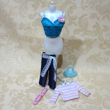 Barbie abiti accessori usato  Italia
