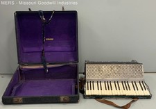 Acordeão Verducci com estojo de transporte comprar usado Acordeão Verducci com estojo de transporte comprar usado  Enviando para Brazil