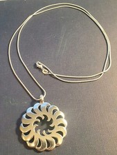 Pendentif soleil stylisé d'occasion  Levallois-Perret