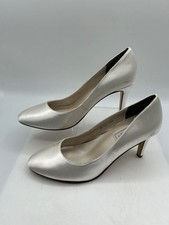 Sapatos de Salto Retoques Femininos Tamanho 8M Prata Metálica Corte de Noiva Salto Bomba comprar usado  Enviando para Brazil