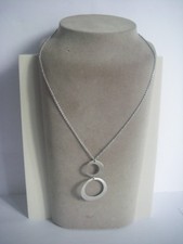 Joli collier pendentif d'occasion Joli collier pendentif d'occasion  Marans