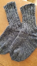 Handgestrickte socken hell gebraucht kaufen  Berlin