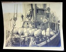 Foto original em preto e branco década de 1930 barco pescador com minas e bóia de carga , usado comprar usado  Enviando para Brazil