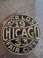 Placa de licença antiga 1933 Worlds Fair Chicago ILL radiador crachá topper comprar usado  Enviando para Brazil