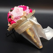 Bolsa buquê de casamento Betsey Johnson cetim rosas bolsa metálica 11" L LEIA comprar usado  Enviando para Brazil
