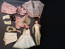 Poupée type parisienne d'occasion Poupée type parisienne d'occasion  Vaugneray