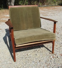 One selig lounge for sale  Davison