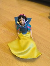 poupee porcelaine blanche neige d'occasion poupee porcelaine blanche neige d'occasion  Peyrehorade