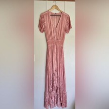Vestido maxi YOUNG FABULOUS & BREAK ilhós tingido rosa alto-baixo, usado comprar usado  Enviando para Brazil
