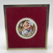 Caja de galletas de lata de chocolate colonial rojo y dorado en relieve de terciopelo de Alemania Occidental de colección segunda mano  Embacar hacia Mexico