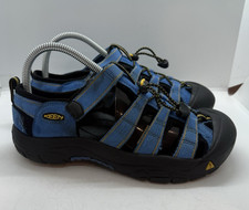 shoes big water kids 6 for sale  Vancouver