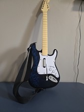 Guitarra Xbox 360 Rock Band sem fio Fender Harmonix Stratocaster 822153 com alça comprar usado  Enviando para Brazil
