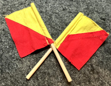 Usado, BANDEIRAS DE SINAL VINTAGE HASBRO/PALITOY ACTION MAN AMARELO/VERMELHO BOM ESTADO PARA A IDADE comprar usado  Enviando para Brazil