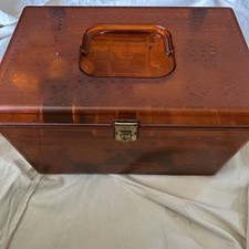 Caixa de costura vintage Wil-hold Wilson marrom plástico 2 bandejas mais suprimentos vintage, usado comprar usado  Enviando para Brazil